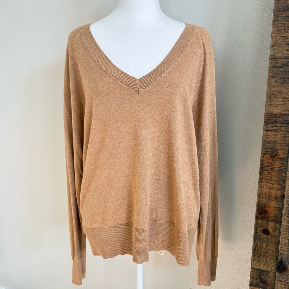 Gap V-Neck Lightweight Tan Sweater Women's Size‎ Medium